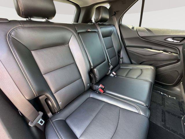 Photo of 2021 Silver Ice Metallic Chevrolet Equinox