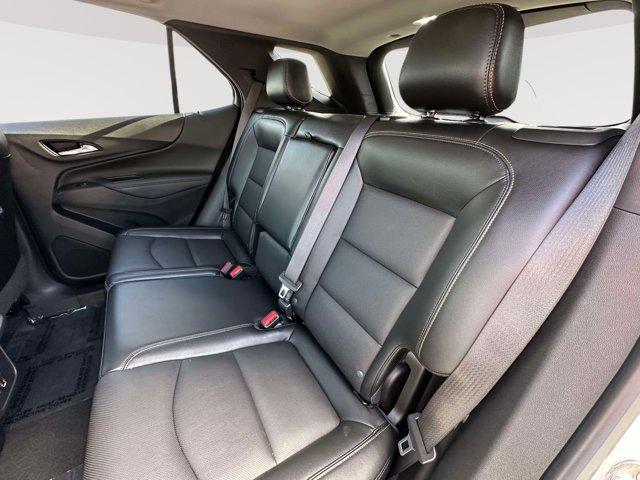 Photo of 2021 Silver Ice Metallic Chevrolet Equinox