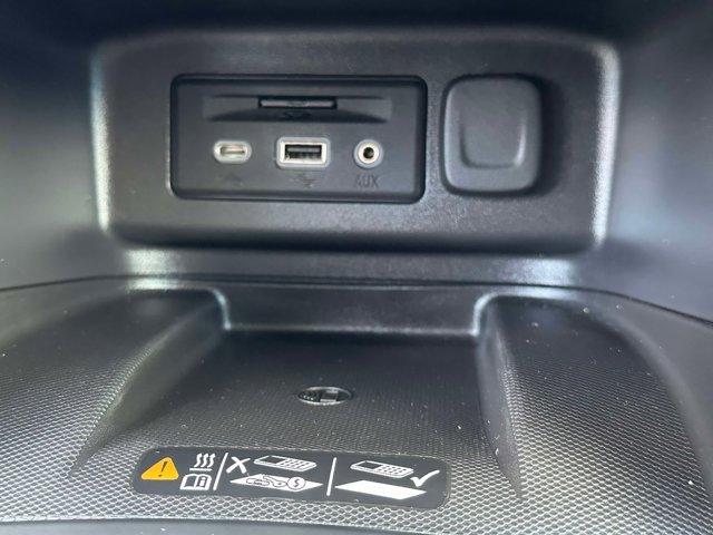 Photo of 2021 Silver Ice Metallic Chevrolet Equinox