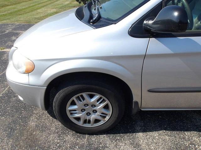 Photo of 2003 Bright Silver Metallic Clearcoat Dodge Grand Caravan