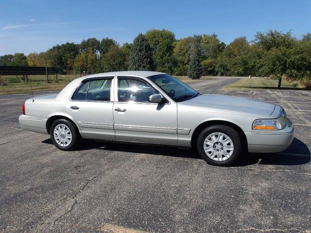 Photo of 2005 Tan Mercury Grand Marquis
