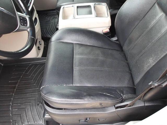 Photo of 2012 Bright Silver Metallic Clearcoat Chrysler Town & Country