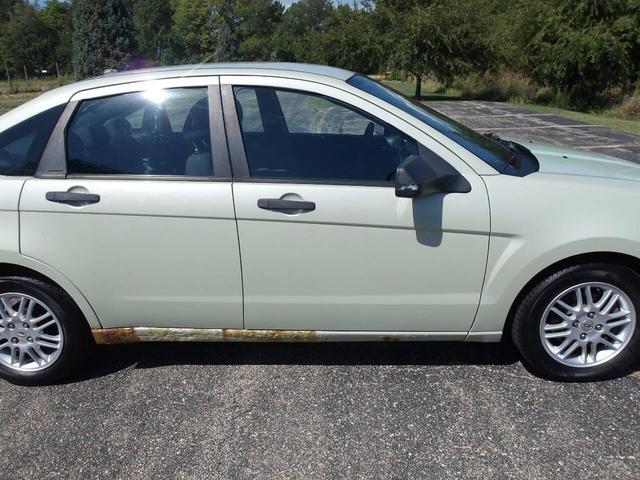 Photo of 2010 Green Ford Focus