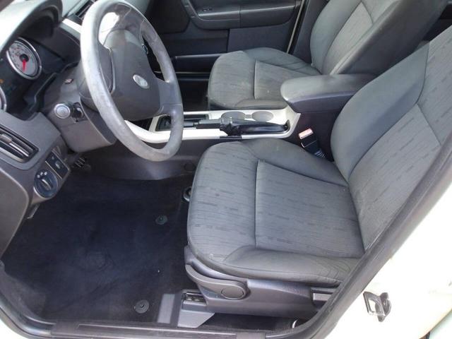 Photo of 2010 Green Ford Focus