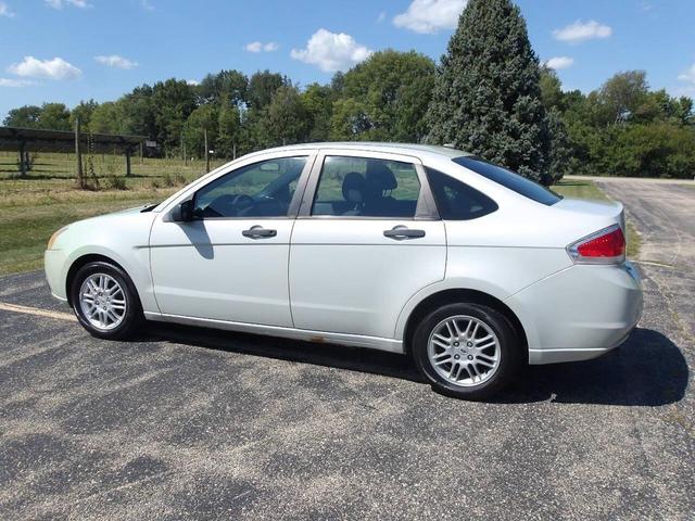 Photo of 2010 Green Ford Focus