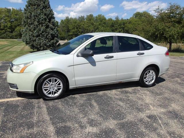 Photo of 2010 Green Ford Focus