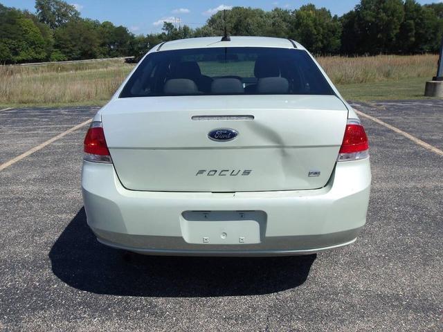 Photo of 2010 Green Ford Focus
