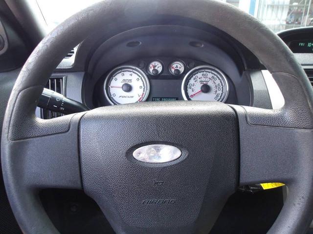 Photo of 2010 Green Ford Focus