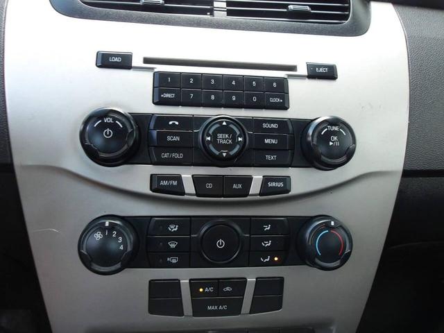 Photo of 2010 Green Ford Focus