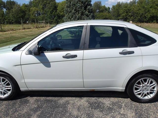 Photo of 2010 Green Ford Focus