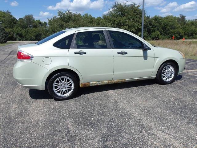 Photo of 2010 Green Ford Focus