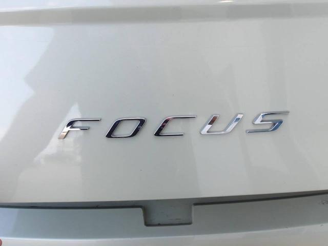 Photo of 2010 Green Ford Focus