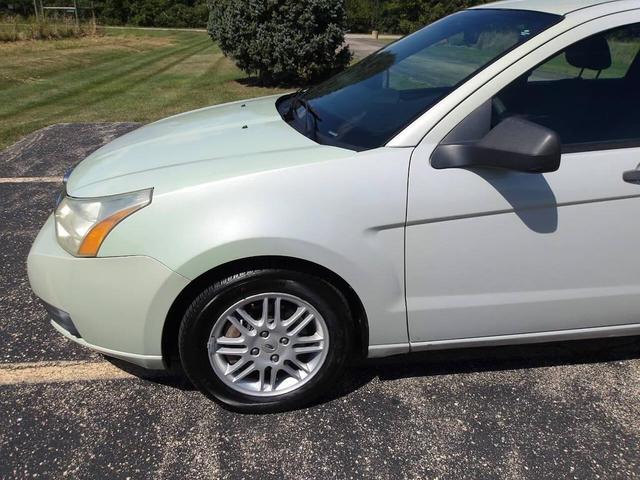 Photo of 2010 Green Ford Focus