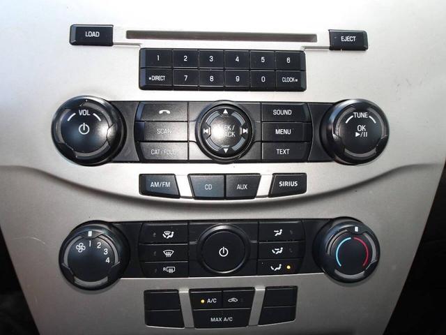 Photo of 2010 Green Ford Focus