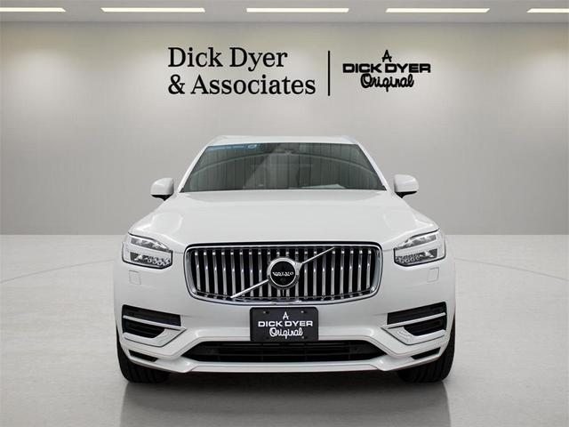 Photo of 2021 Crystal White Metallic Volvo XC90 Recharge Plug-In Hybrid