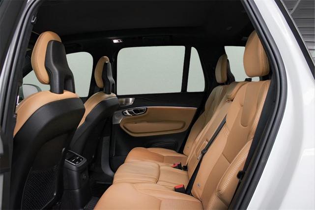 Photo of 2021 Crystal White Metallic Volvo XC90 Recharge Plug-In Hybrid