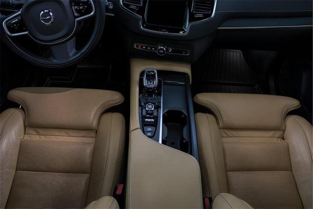 Photo of 2021 Crystal White Metallic Volvo XC90 Recharge Plug-In Hybrid