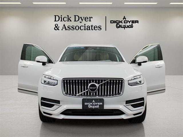 Photo of 2021 Crystal White Metallic Volvo XC90 Recharge Plug-In Hybrid