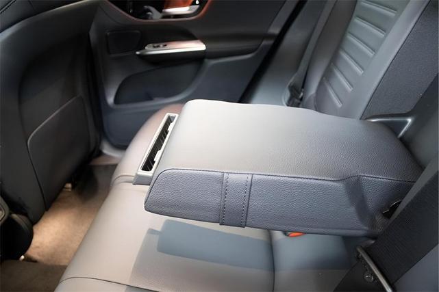 Photo of 2025 Cirrus Silver Metallic Mercedes-Benz GLC 350e