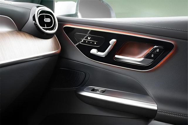 Photo of 2025 Cirrus Silver Metallic Mercedes-Benz GLC 350e