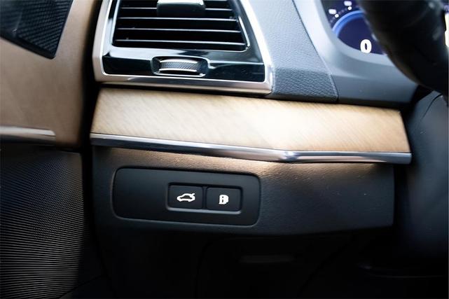 Photo of 2025 Onyx Black Volvo XC90 Plug-In Hybrid