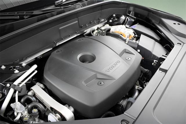 Photo of 2025 Onyx Black Volvo XC90 Plug-In Hybrid
