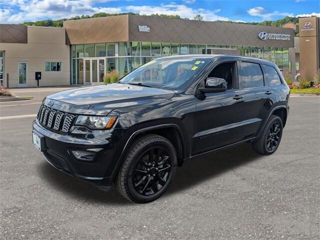 Photo of 2022 Diamond Black Jeep Grand Cherokee WK
