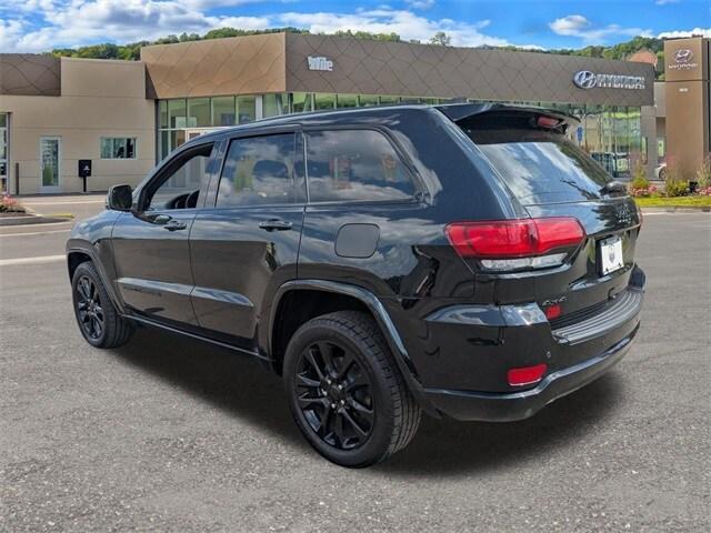 Photo of 2022 Diamond Black Jeep Grand Cherokee WK