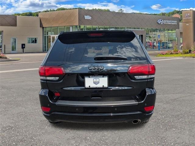 Photo of 2022 Diamond Black Jeep Grand Cherokee WK