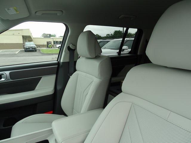 Photo of 2025 White Hyundai SANTA FE HEV