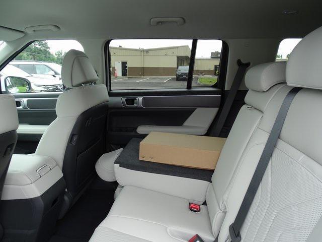 Photo of 2025 White Hyundai SANTA FE HEV