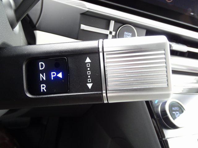 Photo of 2025 White Hyundai SANTA FE HEV
