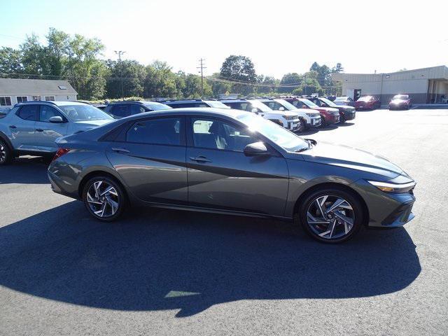 Photo of 2025 Amazon Gray Hyundai ELANTRA