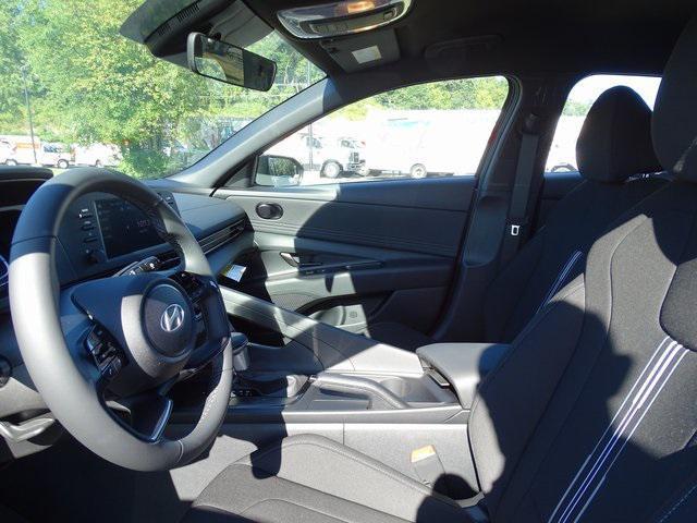 Photo of 2025 Amazon Gray Hyundai ELANTRA