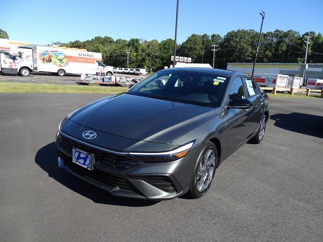 Photo of 2025 Amazon Gray Hyundai ELANTRA