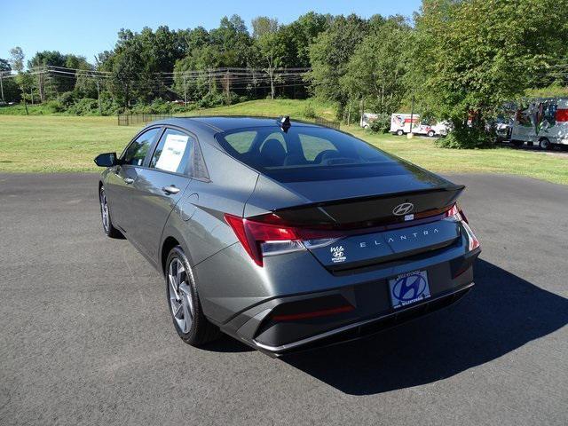 Photo of 2025 Amazon Gray Hyundai ELANTRA