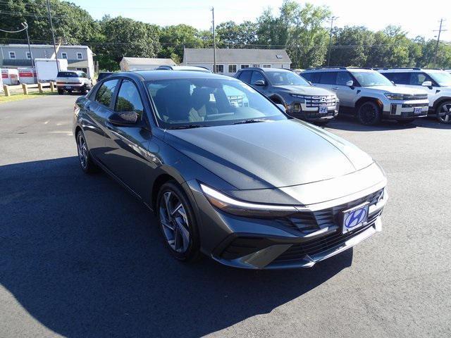 Photo of 2025 Amazon Gray Hyundai ELANTRA