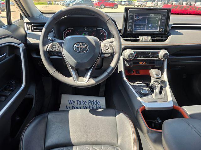 Photo of 2022 Super White Toyota RAV4