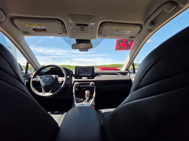 Photo of 2022 Super White Toyota RAV4