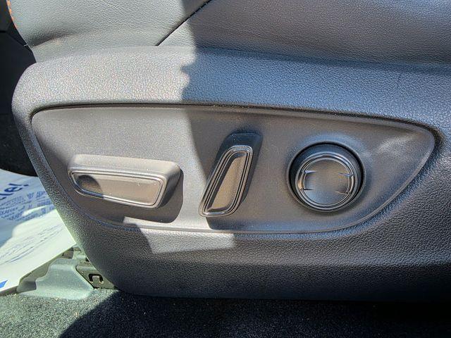 Photo of 2022 Super White Toyota RAV4
