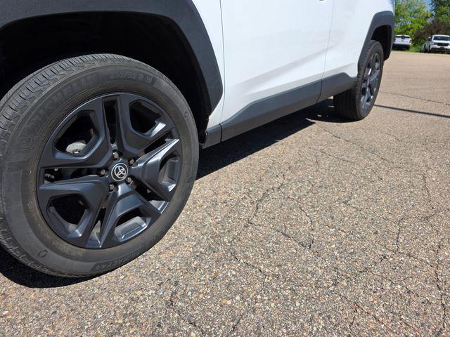 Photo of 2022 Super White Toyota RAV4