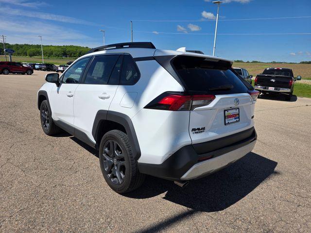 Photo of 2022 Super White Toyota RAV4