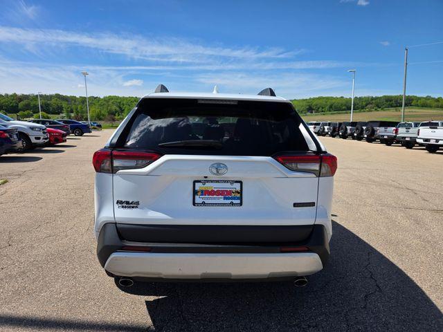 Photo of 2022 Super White Toyota RAV4