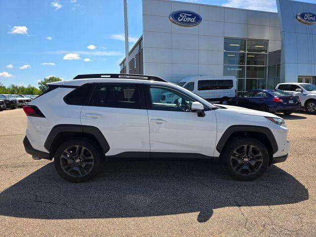Photo of 2022 Super White Toyota RAV4