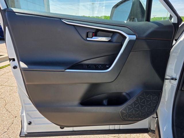 Photo of 2022 Super White Toyota RAV4