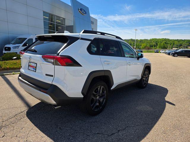 Photo of 2022 Super White Toyota RAV4