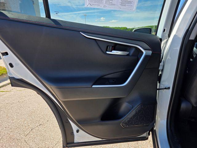 Photo of 2022 Super White Toyota RAV4