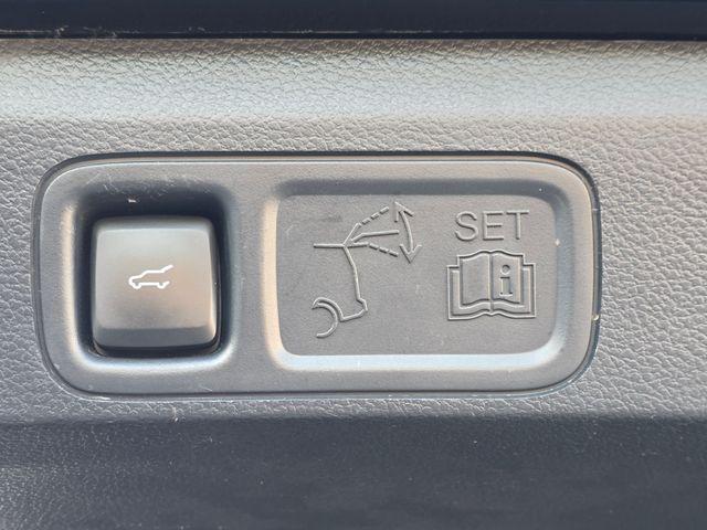 Photo of 2024 Agate Black Metallic Ford Expedition Max