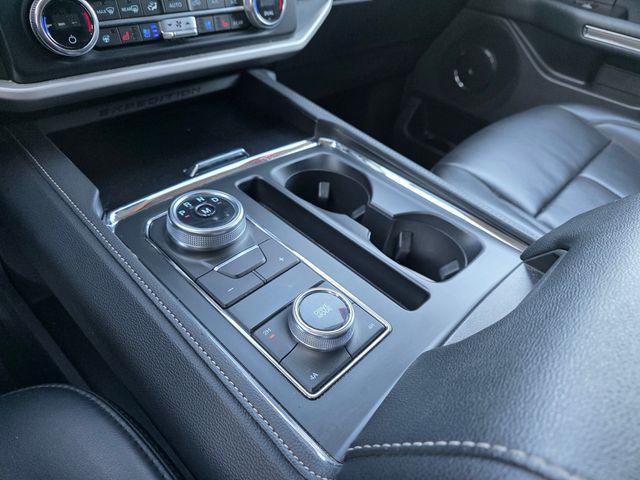 Photo of 2024 Agate Black Metallic Ford Expedition Max