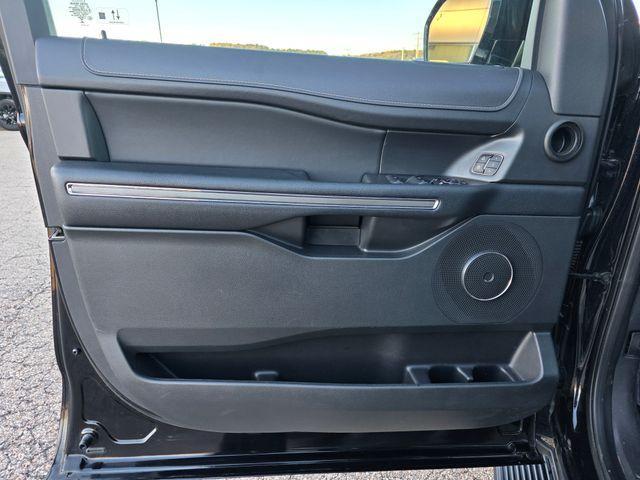 Photo of 2024 Agate Black Metallic Ford Expedition Max